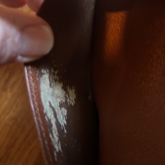 Louis Vuitton - Picture 7 of 9